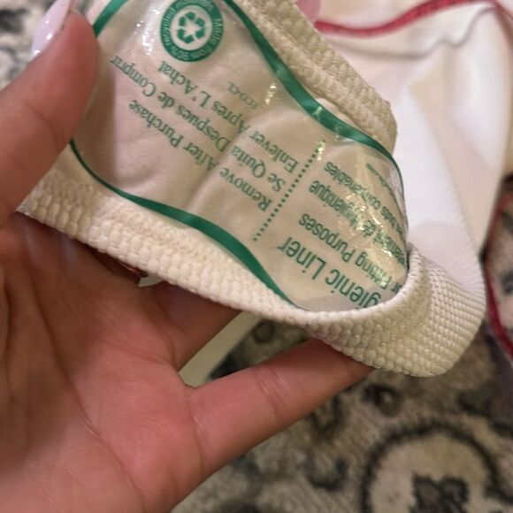 NWT Kate Spade Plunge One Piece Swimsuit - Pique Scallops in White- Size Small - Picture 8 of 9